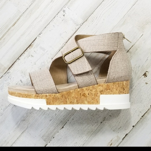 NEW! PIERRE DUMAS DRAKE PLATFORM STRAPPY SANDALS 11 LUG SOLES - Picture 3 of 7